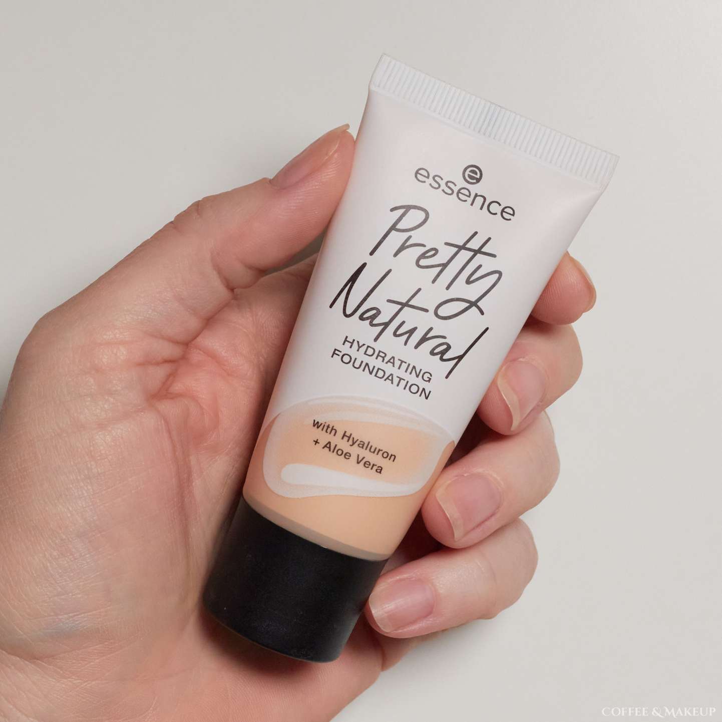 Essence Pretty Natural Hydrating Foundation